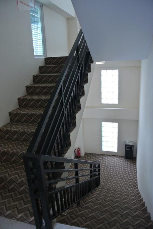 Hotel 72 Янгон Екстериор снимка
