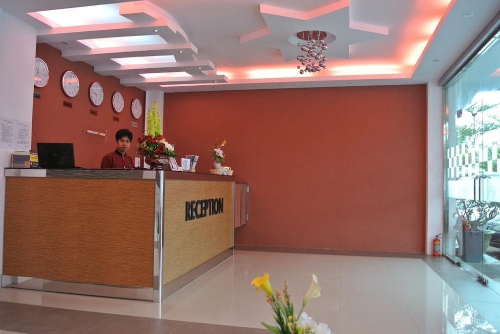 Hotel 72 Янгон Екстериор снимка