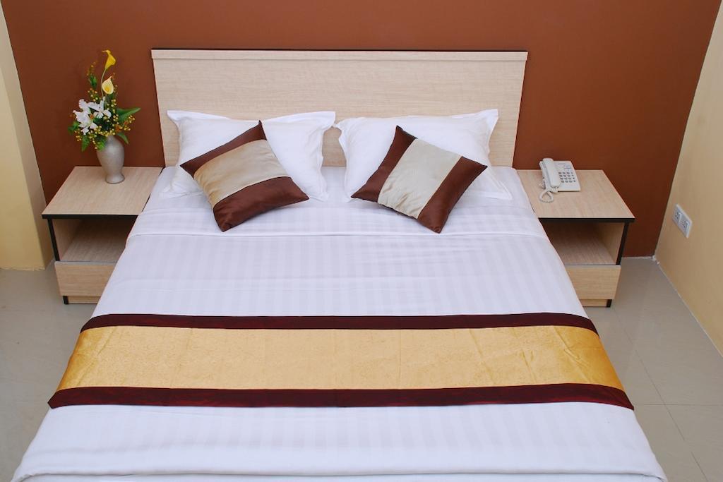 Hotel 72 Янгон Стая снимка