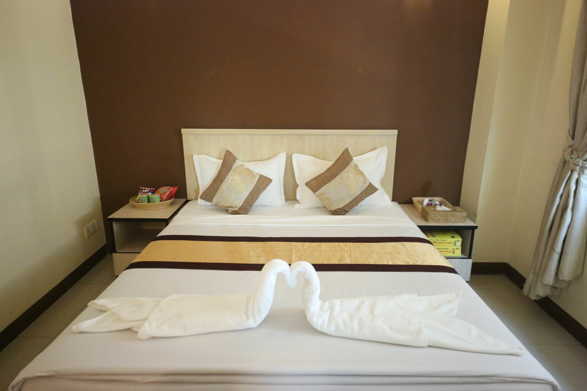 Hotel 72 Янгон Екстериор снимка