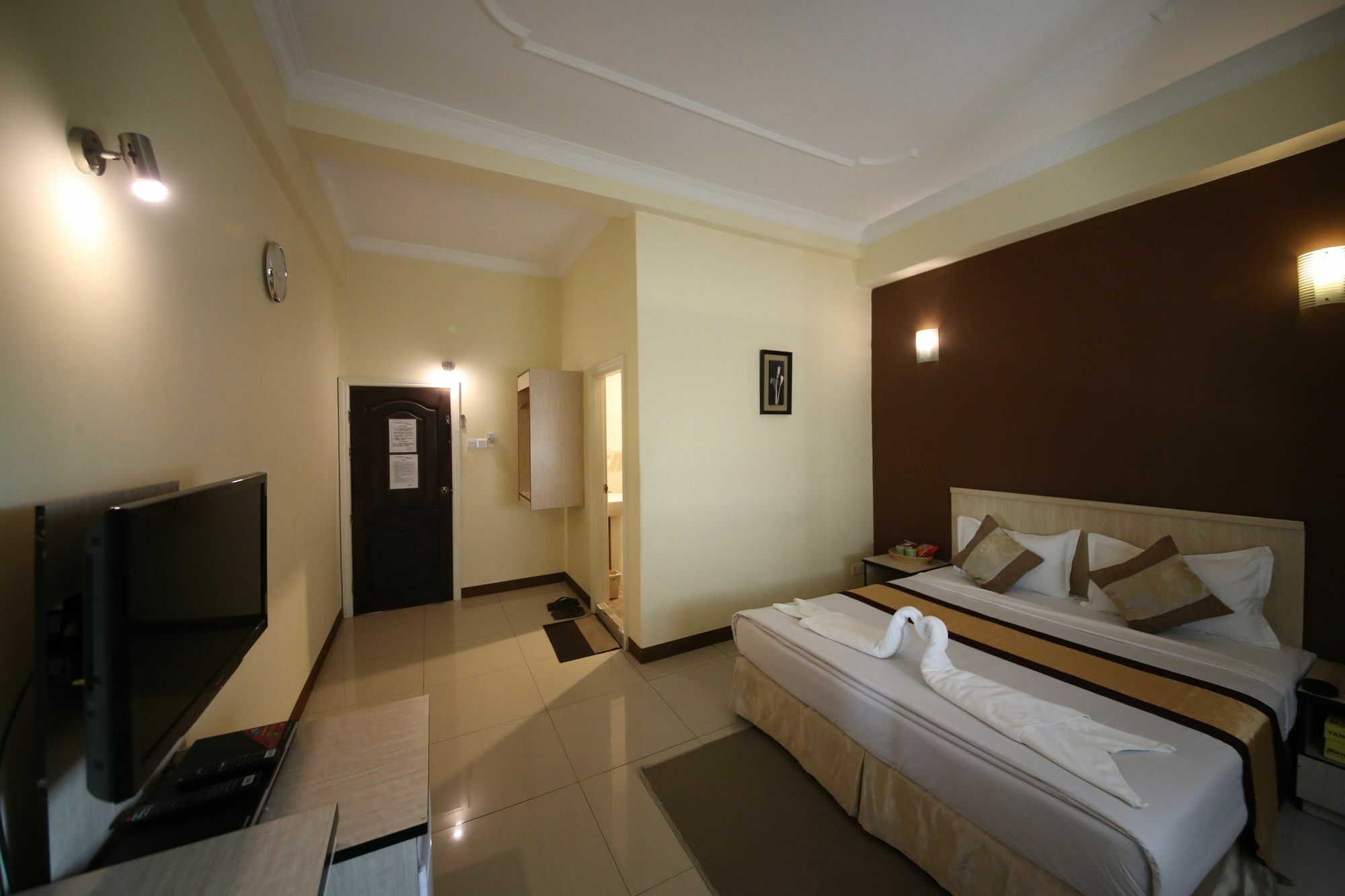 Hotel 72 Янгон Екстериор снимка