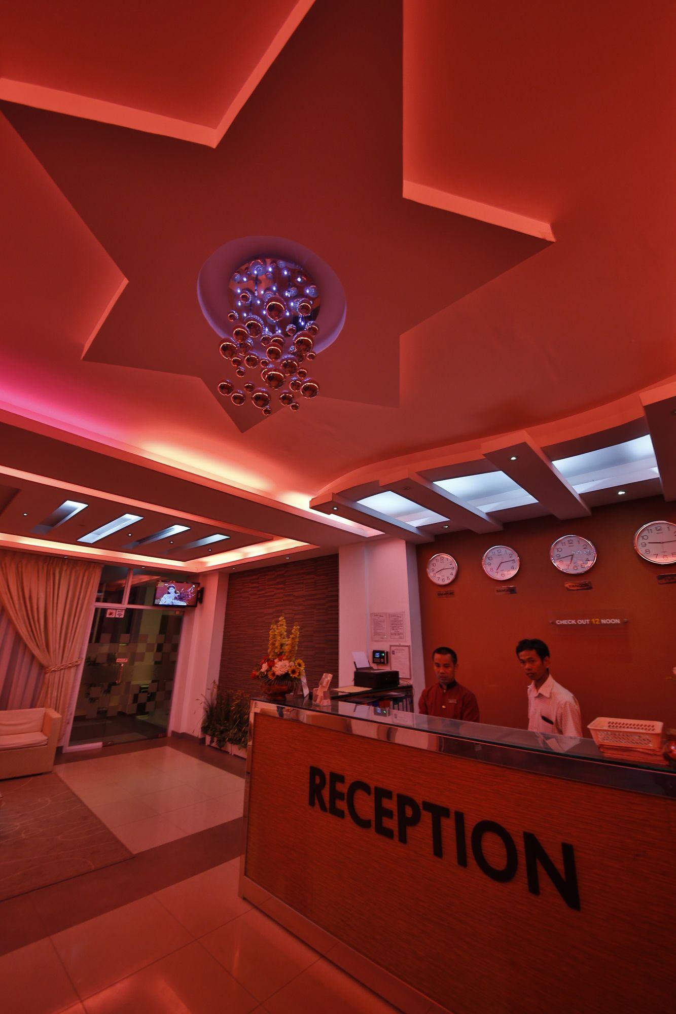 Hotel 72 Янгон Екстериор снимка