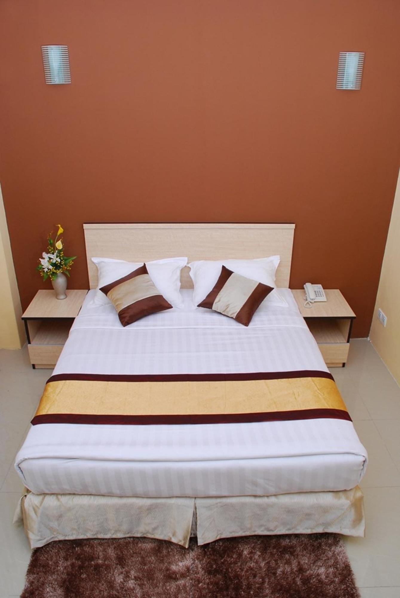 Hotel 72 Янгон Екстериор снимка