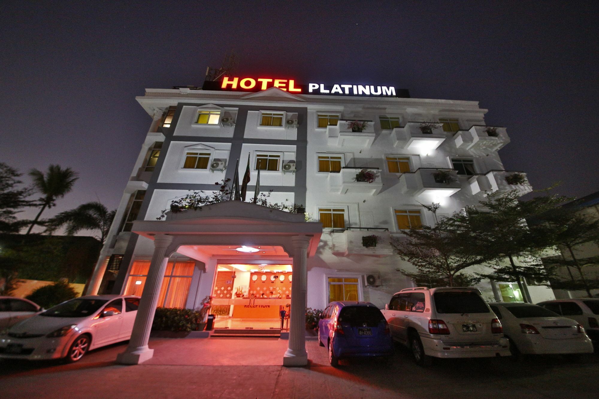 Hotel 72 Янгон Екстериор снимка