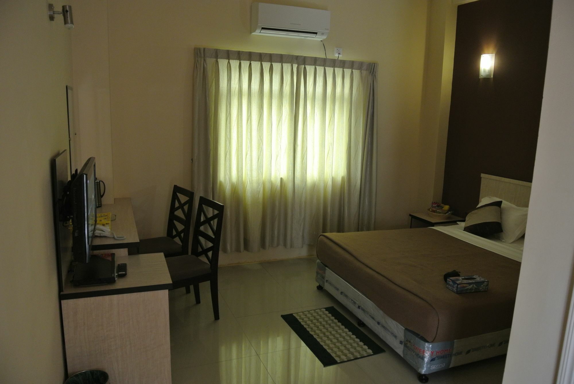 Hotel 72 Янгон Екстериор снимка