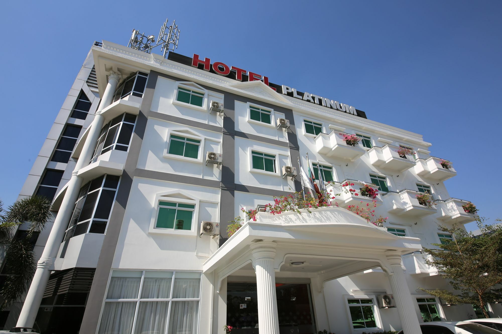 Hotel 72 Янгон Екстериор снимка