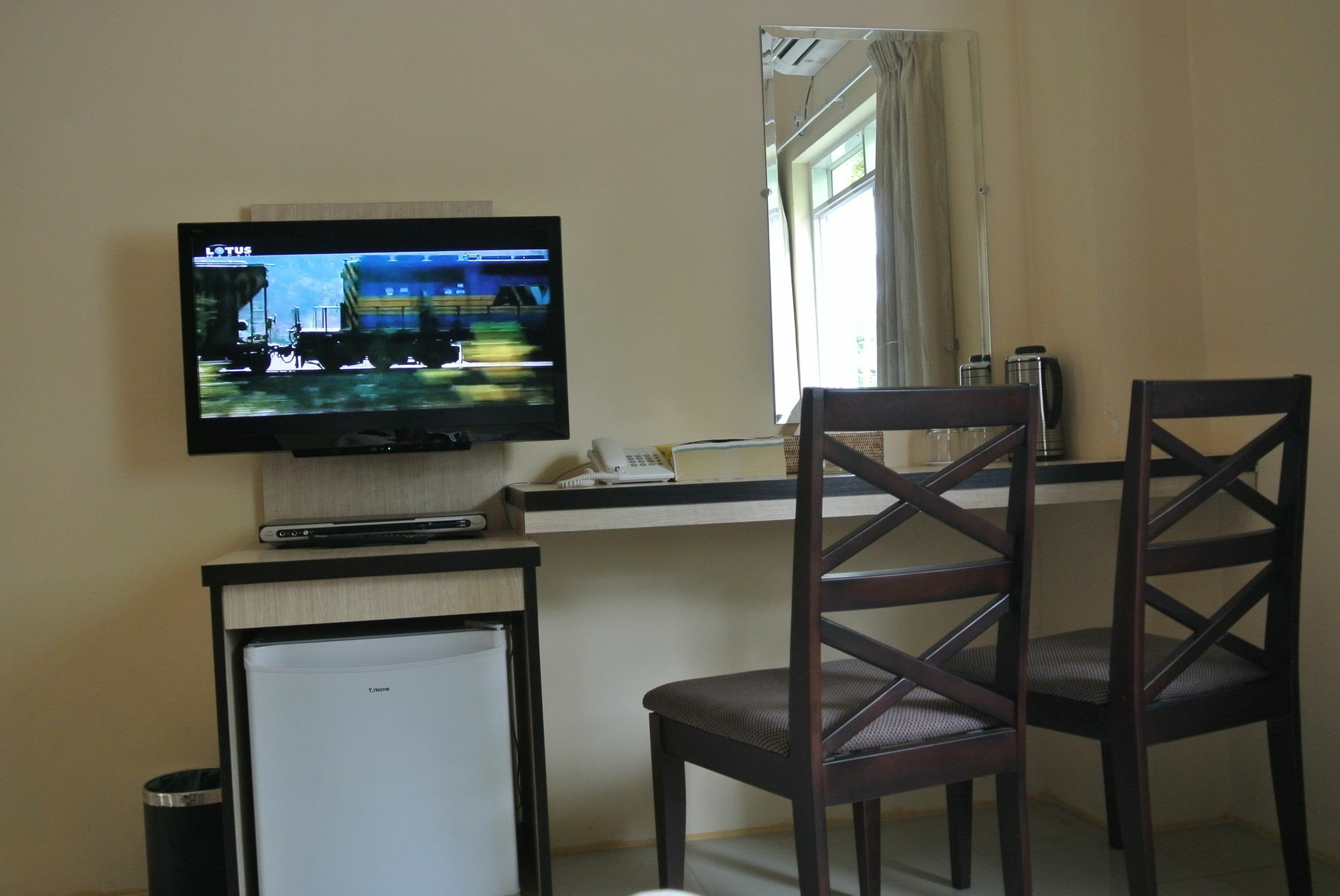 Hotel 72 Янгон Екстериор снимка