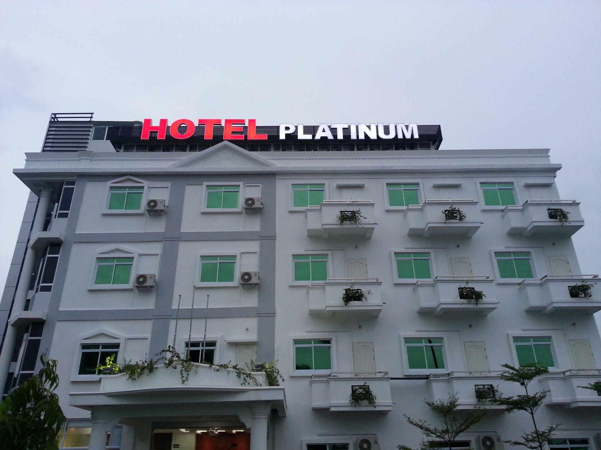 Hotel 72 Янгон Екстериор снимка