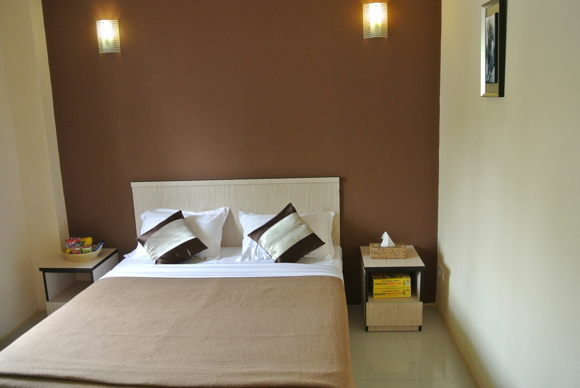 Hotel 72 Янгон Екстериор снимка