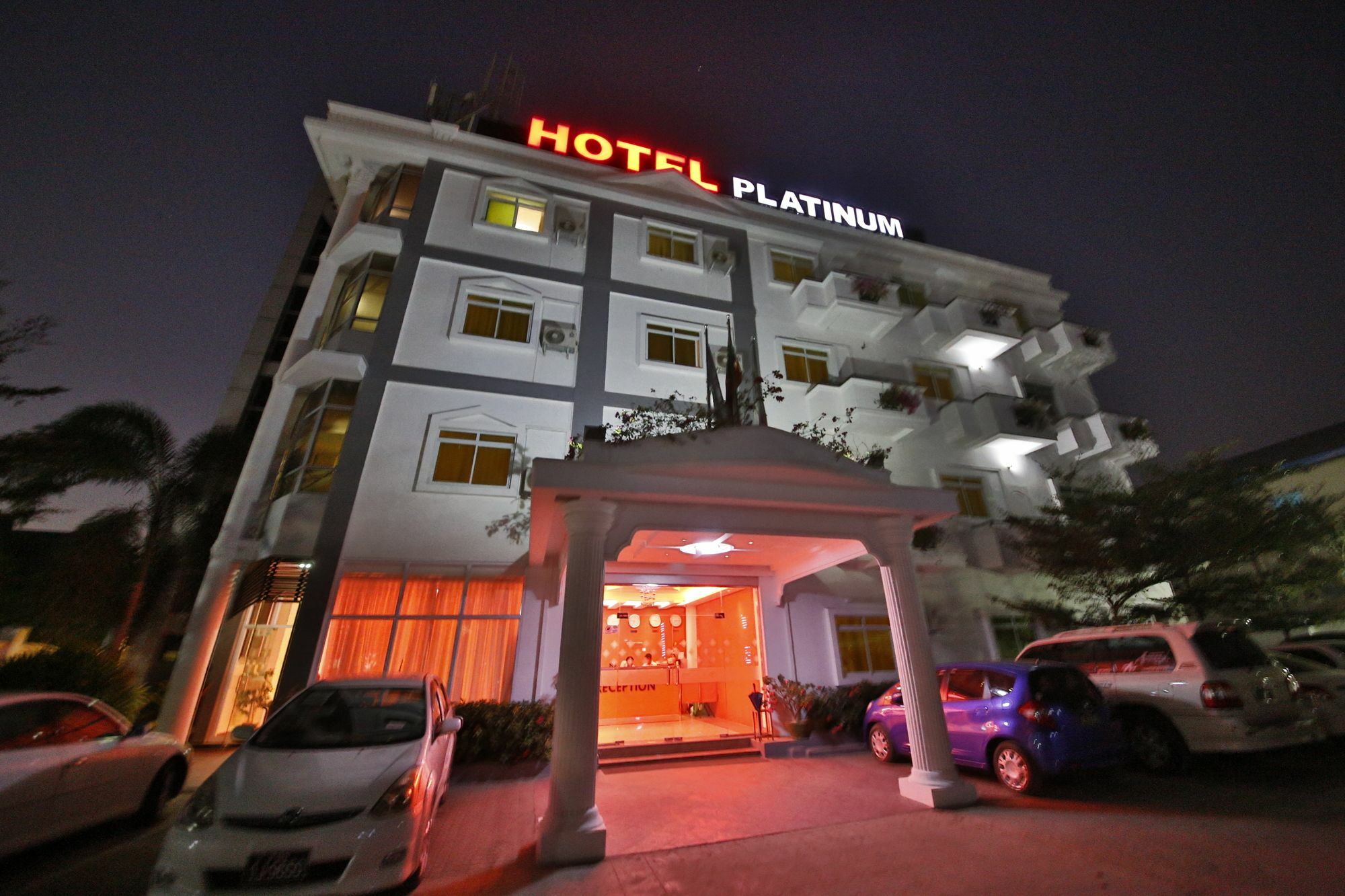 Hotel 72 Янгон Екстериор снимка
