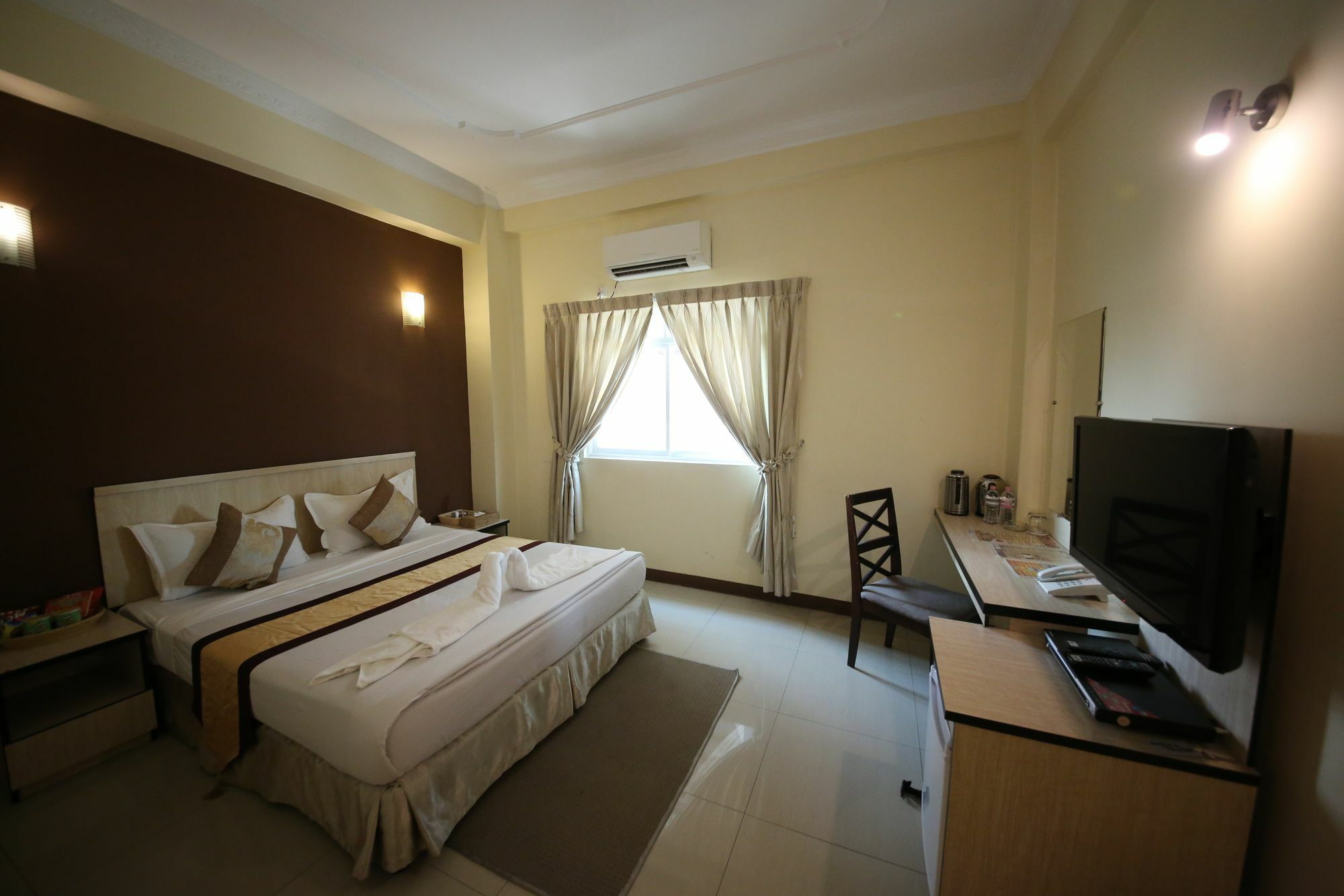 Hotel 72 Янгон Екстериор снимка
