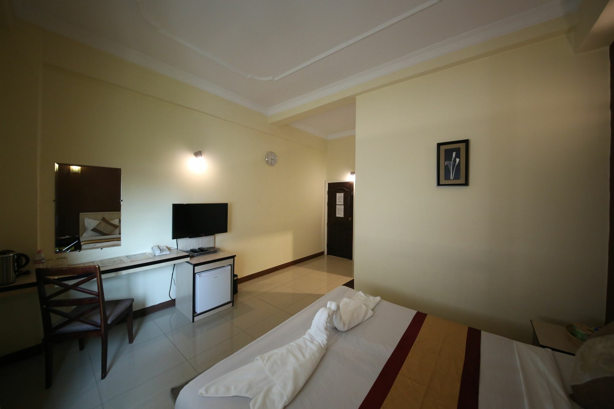 Hotel 72 Янгон Екстериор снимка